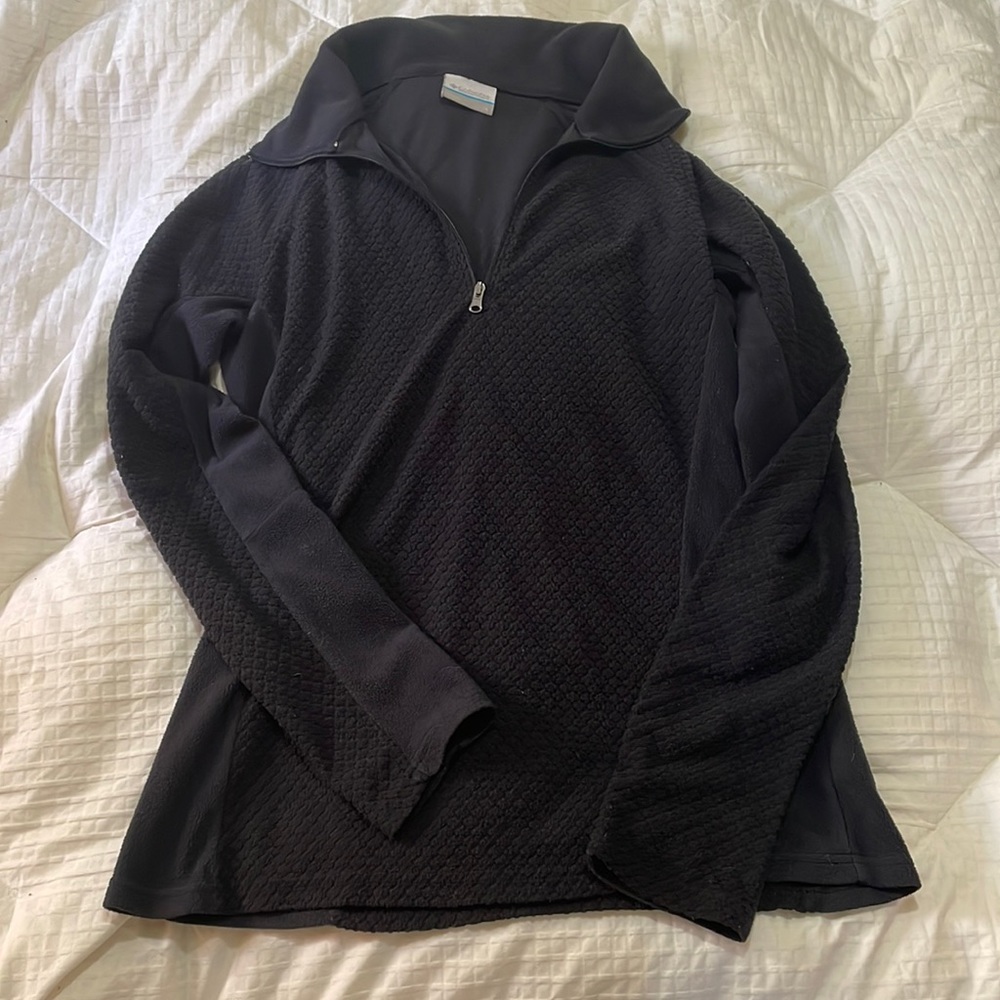 Womens Columbia pull over black sweatshirt. Size small